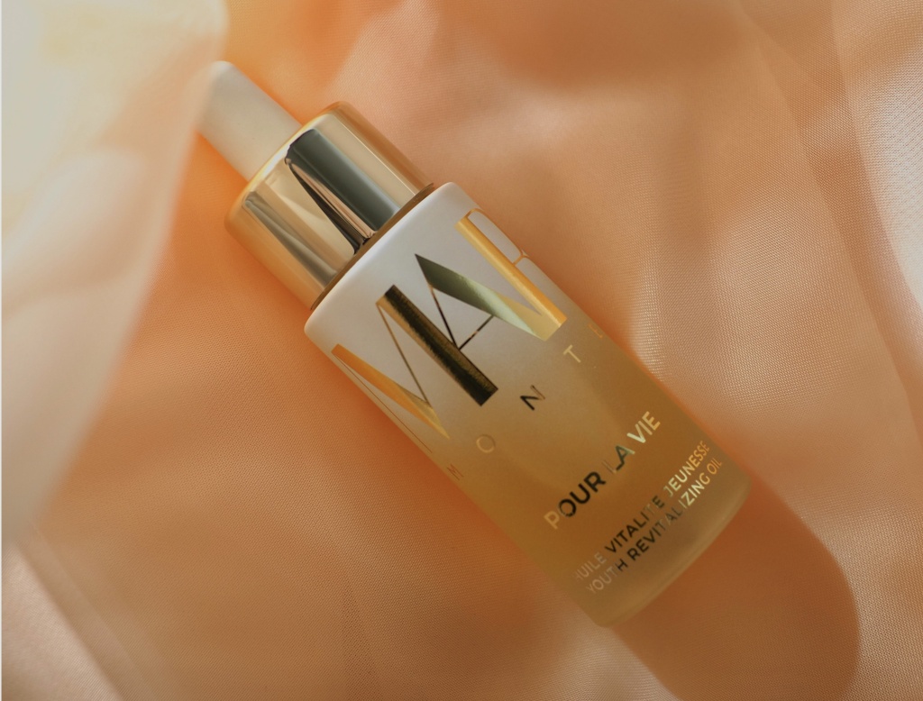 MARGY'S BODY AND LUMINANCE1205